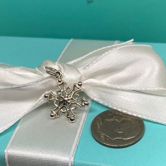 Vintage Tiffany & Co .925 Silver Snowflake Charm rare retired w/ box - Picture 7 of 7